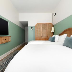 Classic Double Room Two Double Beds